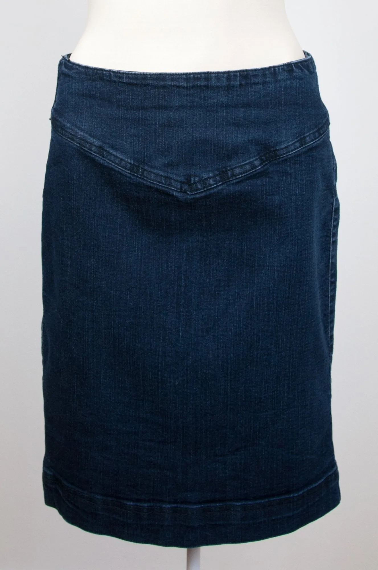 Dark denim knee-length stretch skirt