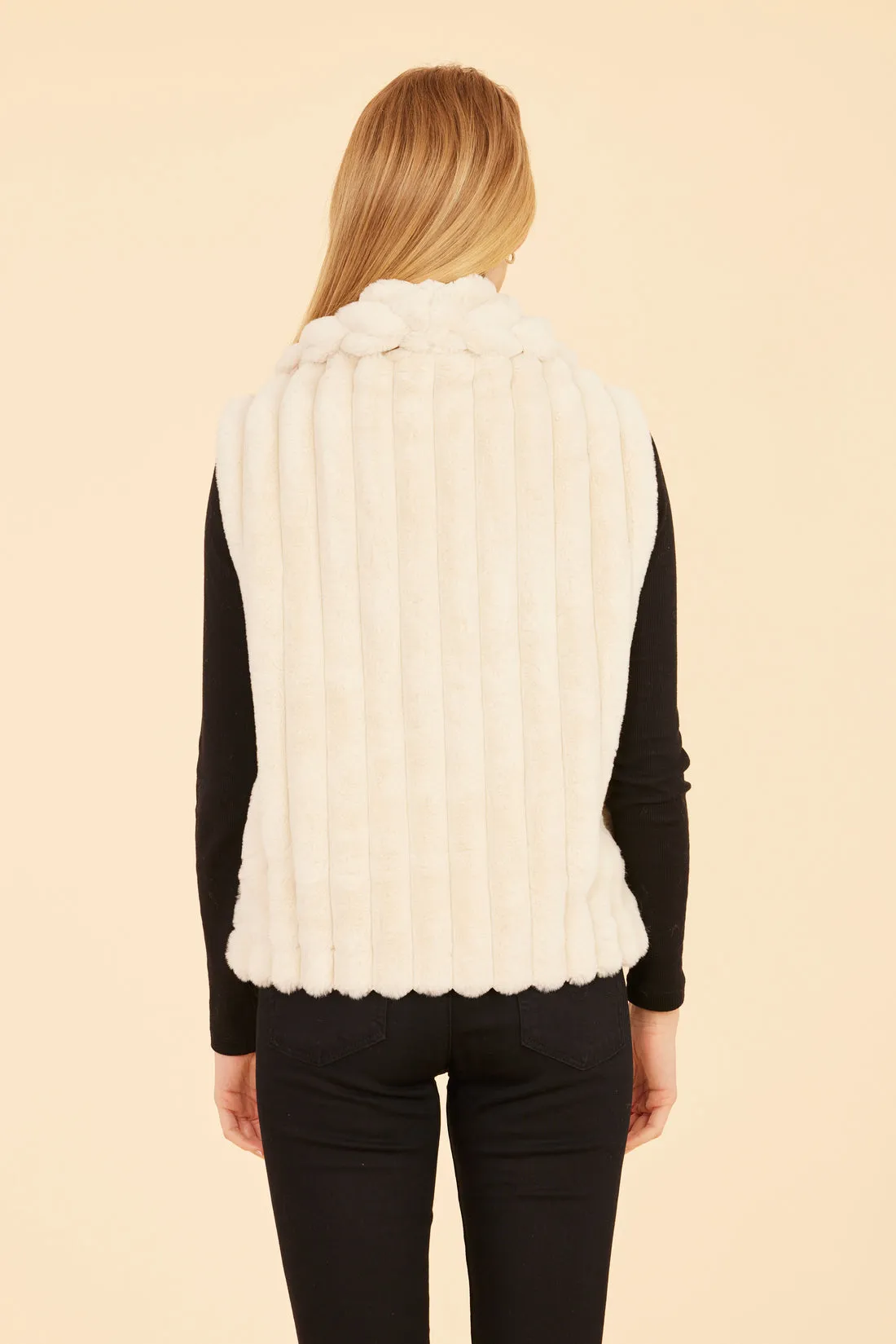 Grooved Fur Vest - Creme