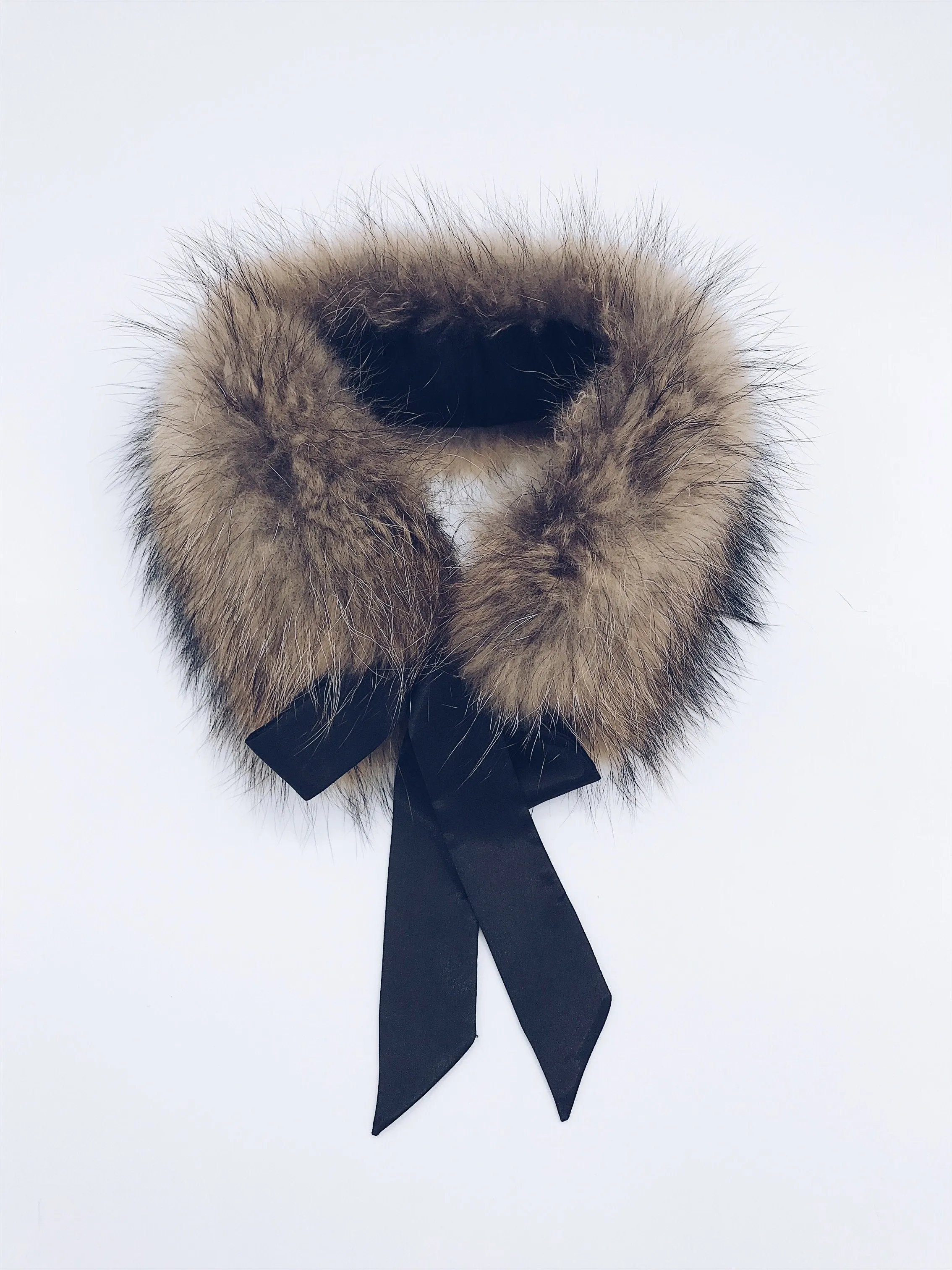 MI LOVES SIGNATURE Luxurious Racoon fur trim collar with atlas bow