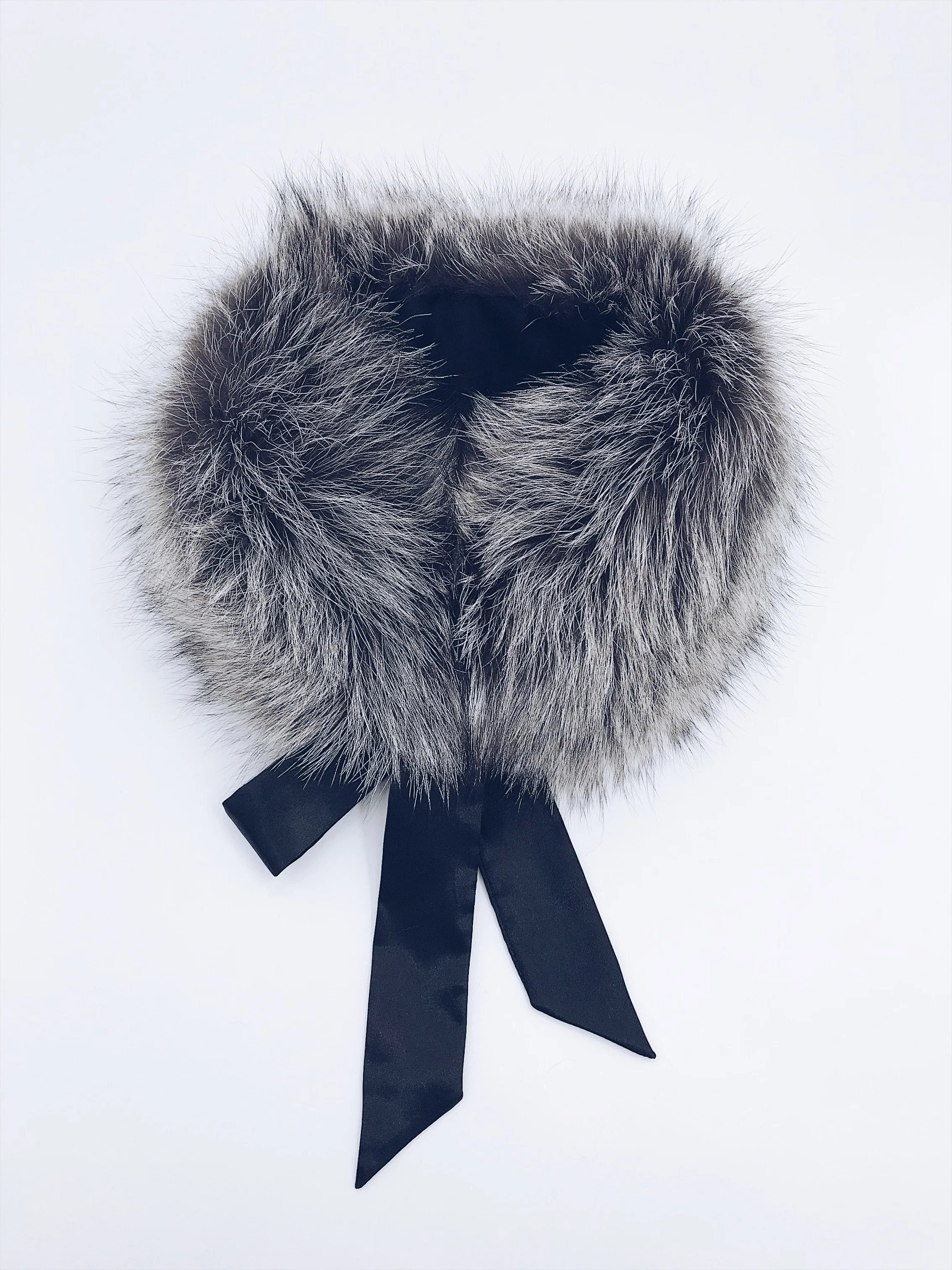 MI LOVES SIGNATURE Luxurious Racoon fur trim collar with atlas bow