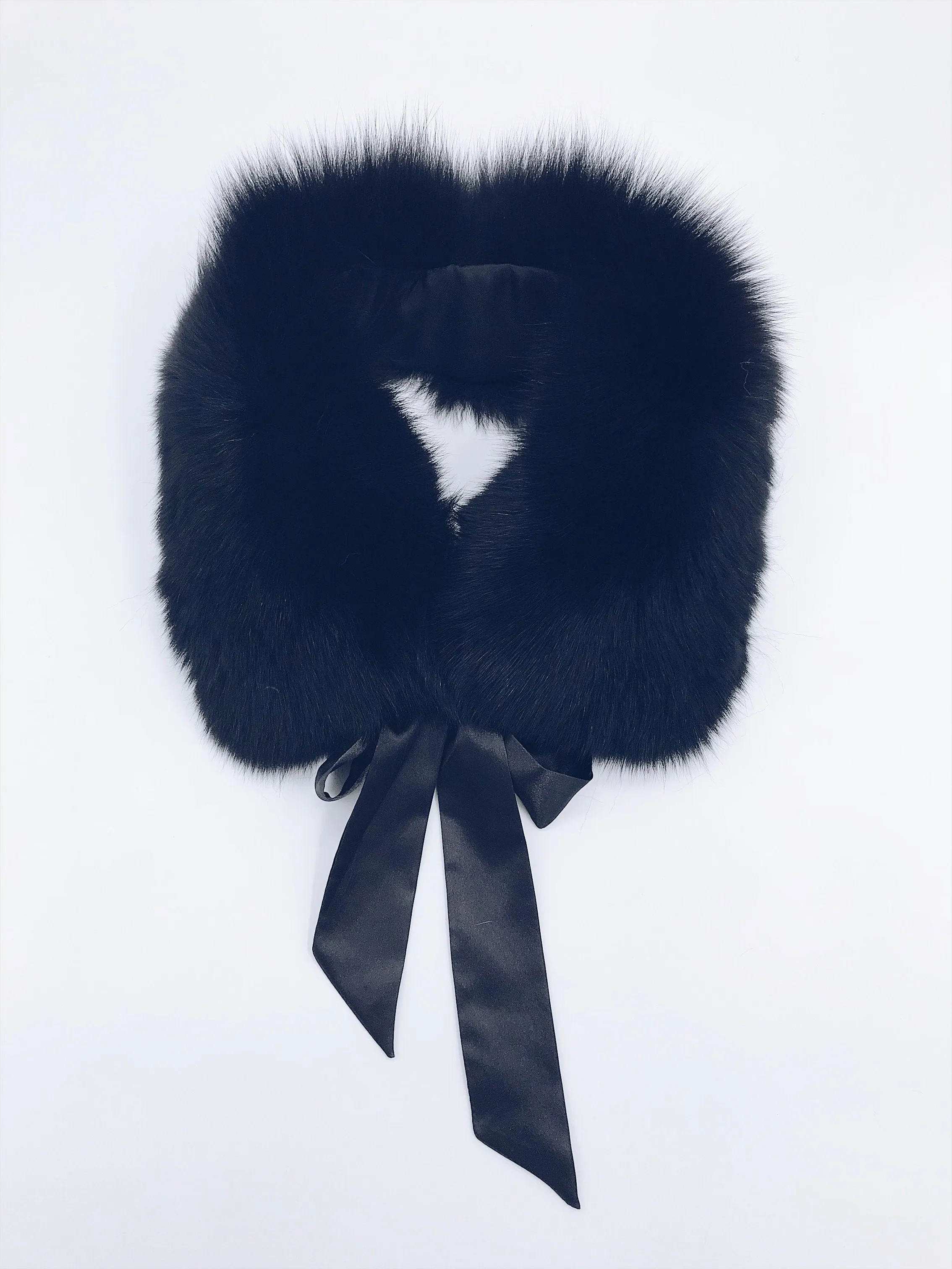 MI LOVES SIGNATURE Luxurious Racoon fur trim collar with atlas bow