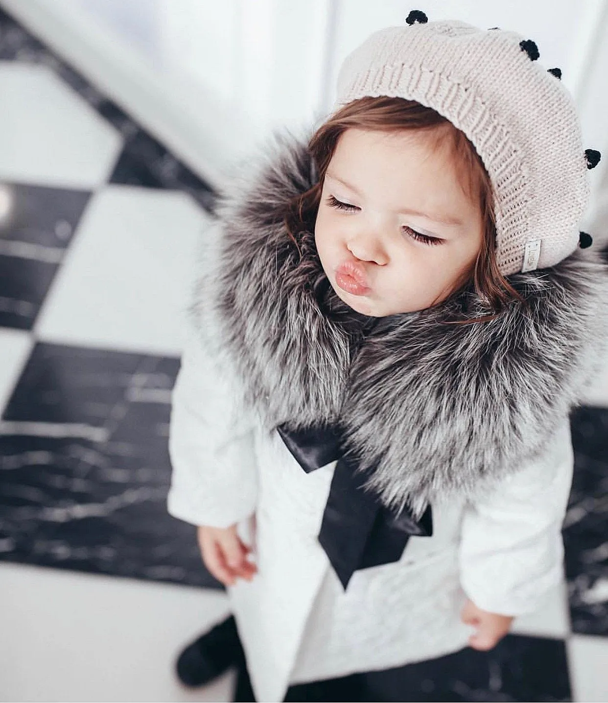 MI LOVES SIGNATURE Luxurious Racoon fur trim collar with atlas bow