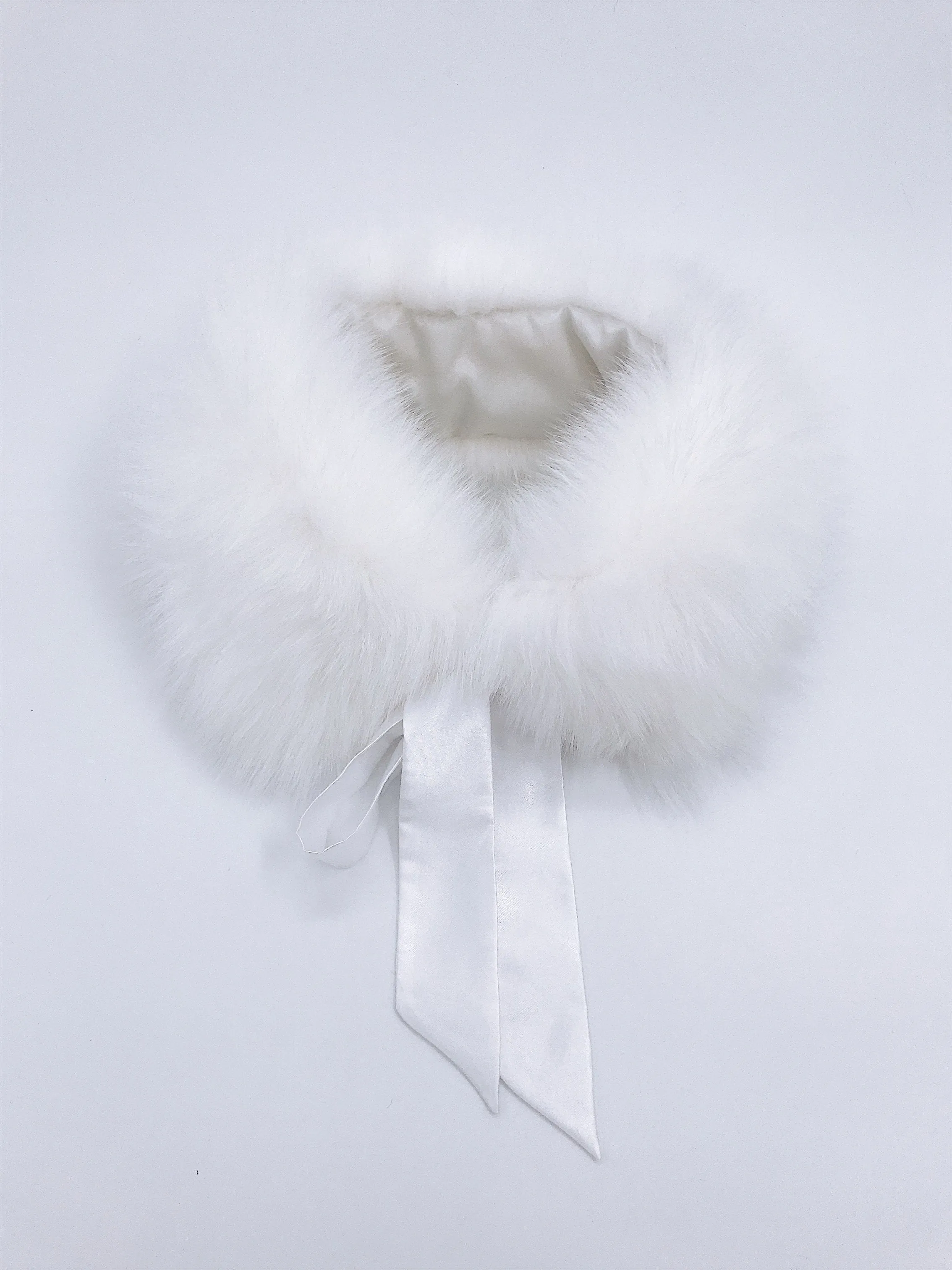 MI LOVES SIGNATURE Luxurious Racoon fur trim collar with atlas bow