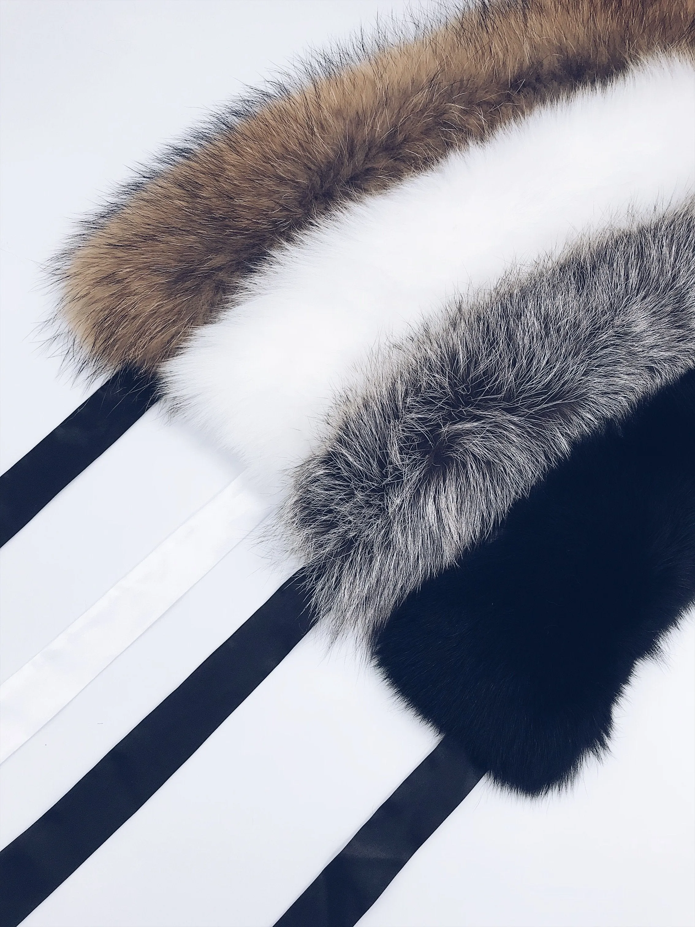 MI LOVES SIGNATURE Luxurious Racoon fur trim collar with atlas bow