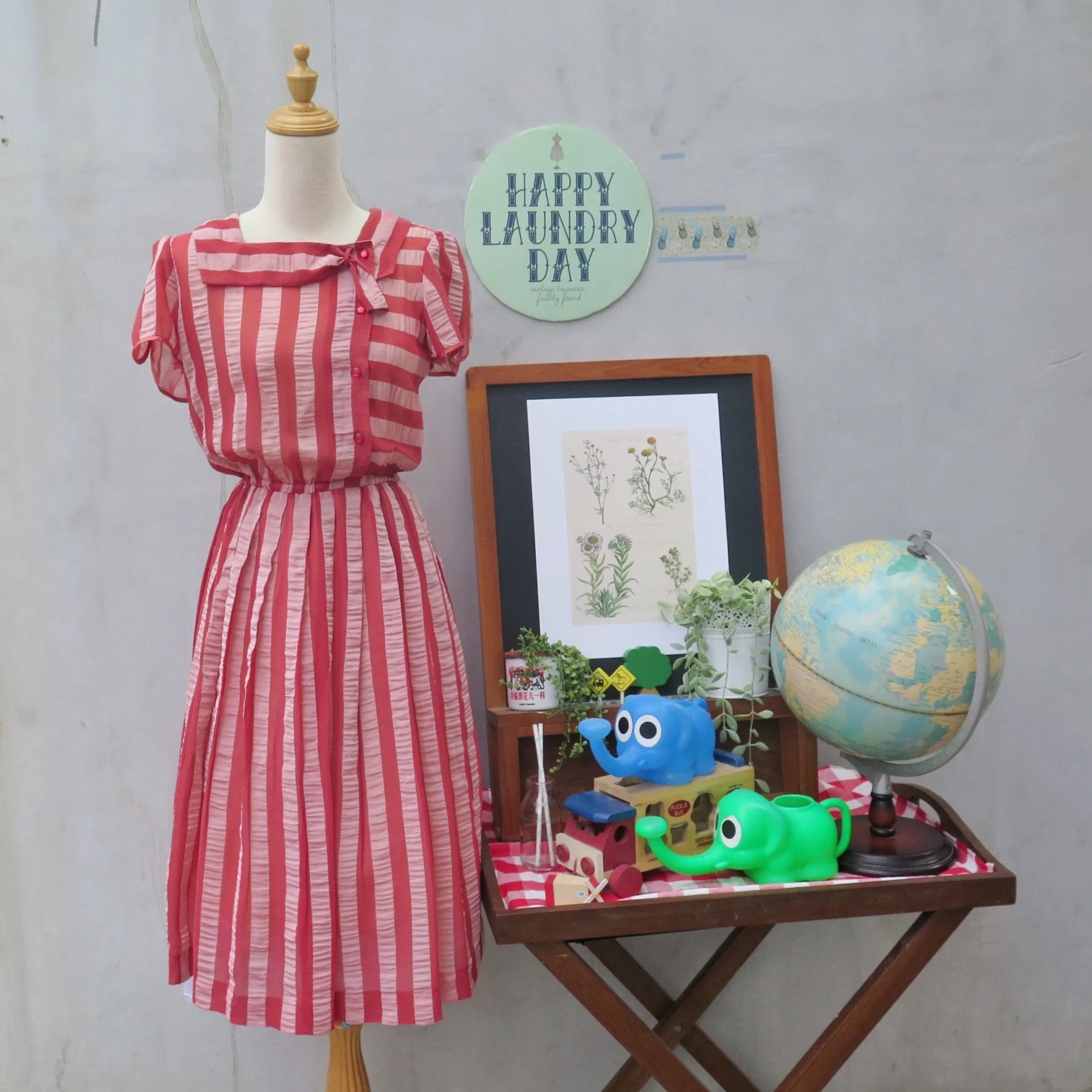 Red velvet | Vintage 1960s 1970s Vertical stripes Rosa rose pink and red Nautical mood Day dress