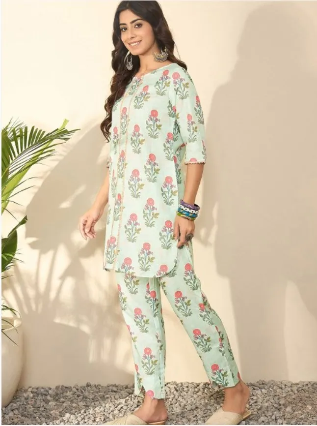 Women Floral Printed Regular Thread Work Kurti with Trousers