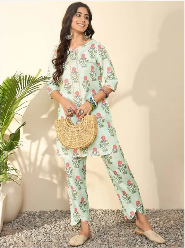 Women Floral Printed Regular Thread Work Kurti with Trousers