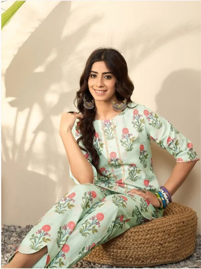 Women Floral Printed Regular Thread Work Kurti with Trousers