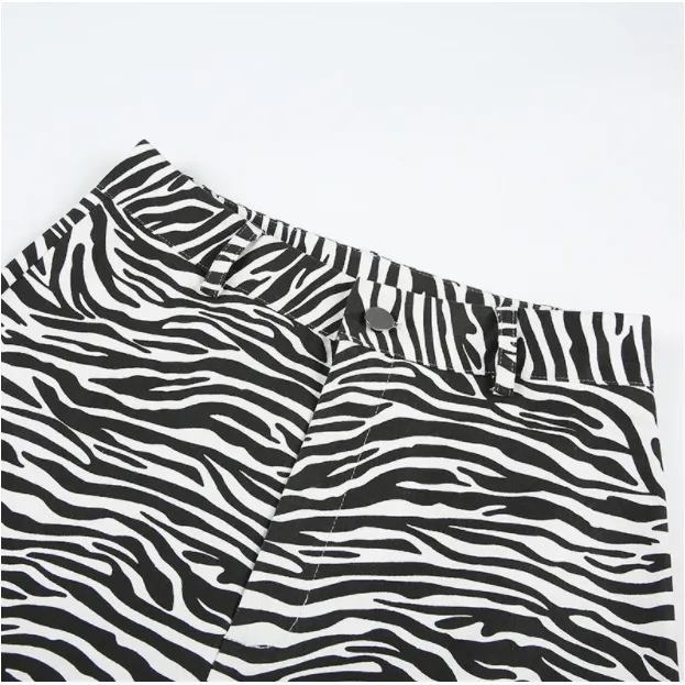 ZEBRA STRIPED STRAIGHT PANTS